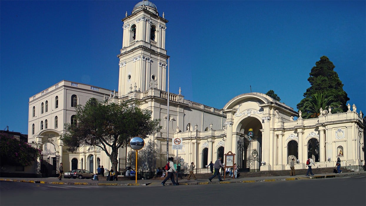 San-Salvador-de-Jujuy-Catedral-Valles-1244x700-1